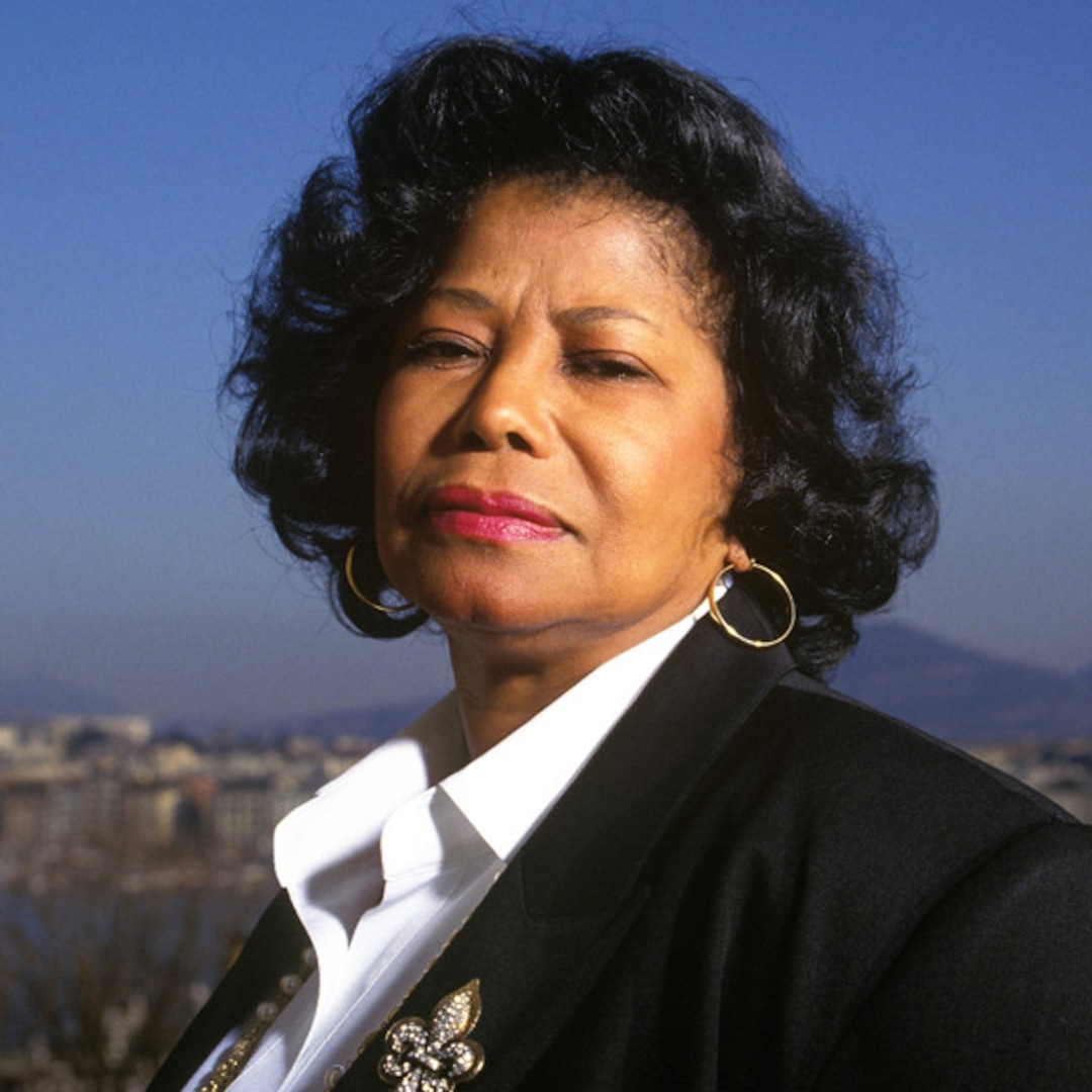Katherine Jackson S Complicated World How The Matriarch Has Remained The Unbreakable Center Of Her Family Through Scandal Tragedy E Online